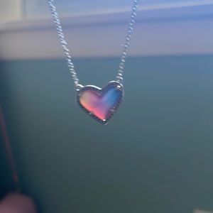 Kendra Scott heart necklace